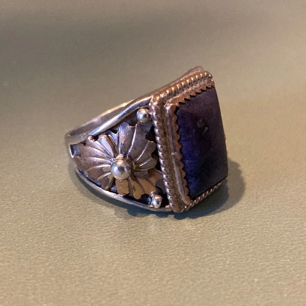 Vintage Sterling Silver Ring with Purple Stone - Picture 3 of 4